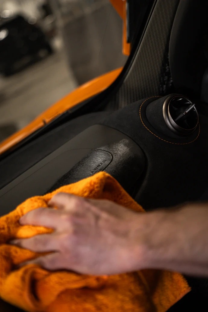 Interior Mclaren Care 